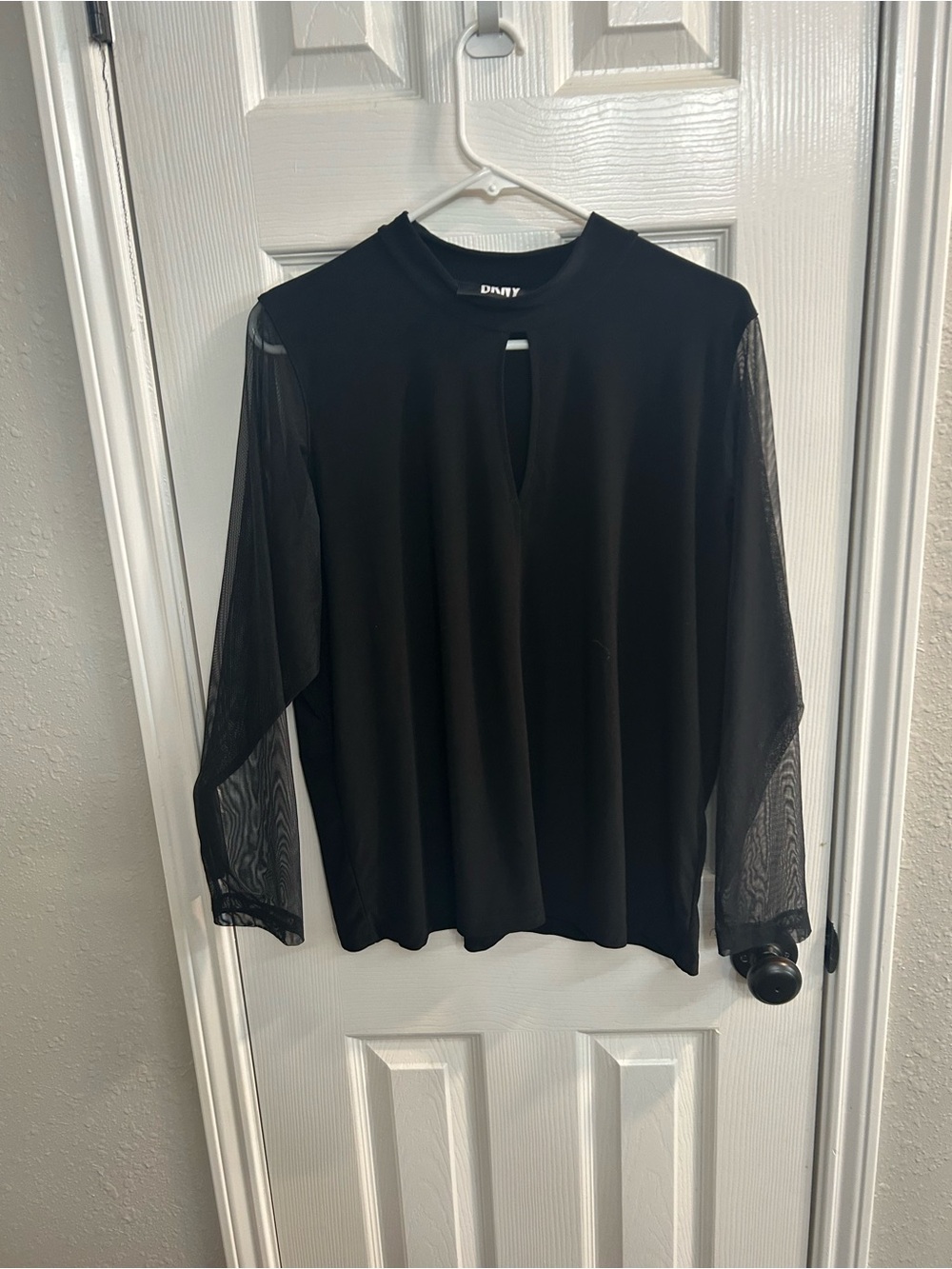 DKNY Women's Black Solid Mesh Sheer Sleeve Keyhole 1X Long Sleeve Blouse